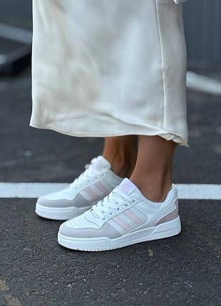 Жіночі кросівки