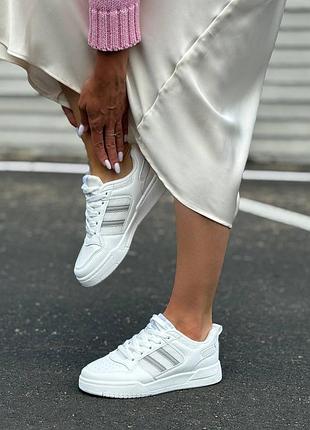 Женские кроссовки