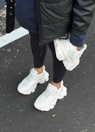 Жіночі кросівки