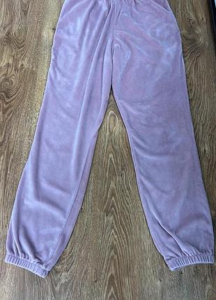 І спортивні штани, жіночі