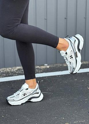 Женские кроссовки