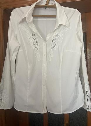 Marks&spencer.  біла рубашка із вишивкою. р. 48/52.