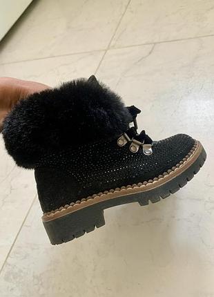 Ботінки, ботільони, чоботи, черевики. взуття для дівчинки