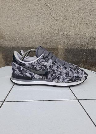 Чоловічі кросівки nike internationalist
розмір 44.5 довжина устілки 28.3 см
стан гарний