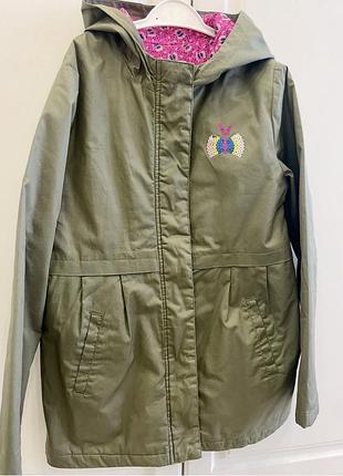 Дуже практичний утеплений тренч/плащ/подовжена куртка з водовідштовхувальної тканини на підкладці.