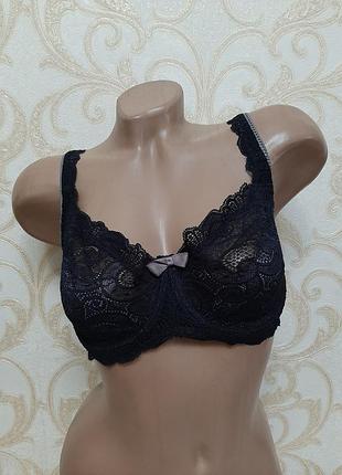 Кружевной ажурный бюстгальтер с мягкой чашкой