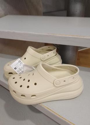 Босоніжки crocs w7