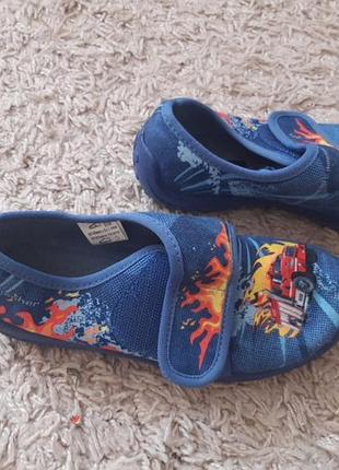 Тапочки для хлопчиків розмір 32 стан нових ,20 см стелька