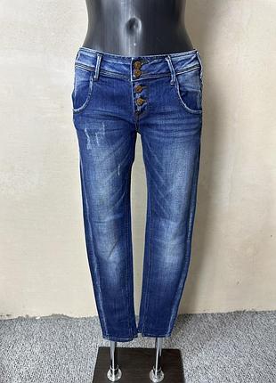 Жіночі джинси