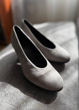 Туфлиecco светло серые