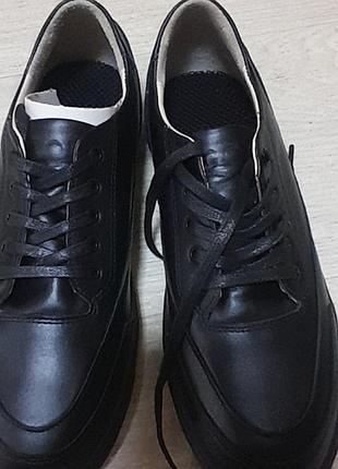 Женские кеды на легкой подошве, укр бренд кожа. не подойти размер. без следов носки,на 40р. цена 2300