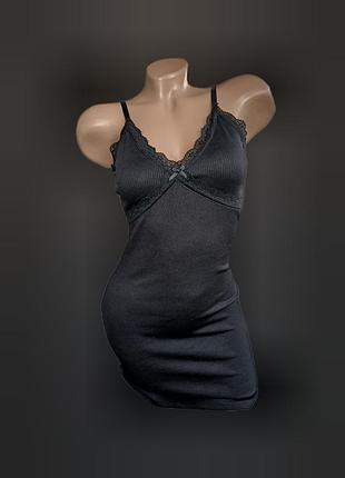 Вечернее черное платье с кружевом в рубчик