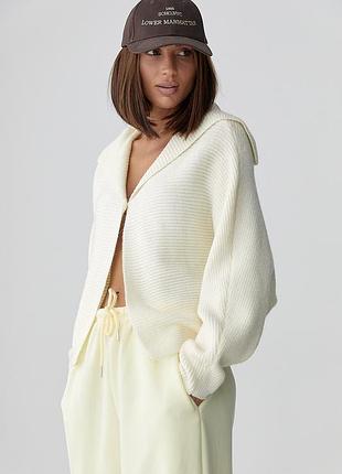 В'язаний кардиган з відкладним коміром