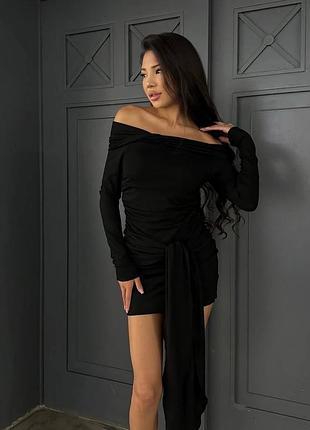 Трендова сукня із шлейфом