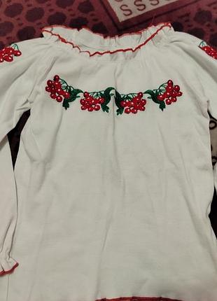 Красивая вышиванка на девочку