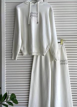 Костюм трикотажний, дуже приємний до тіла.