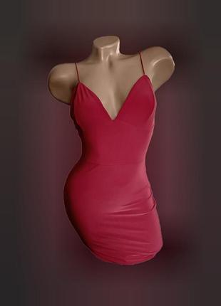 Платье красное на тонких бретельках с открытой спиной