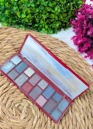 Тіні для повік брак!