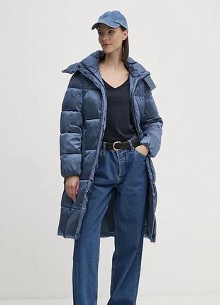 Пуховик calvin klein, купувався на answer за 9500грн. колір такий самий як на фото з інтернету ( камера та освітлення не передало цього, нажаль)