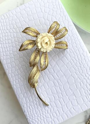 Вінтажна філігранна брошка