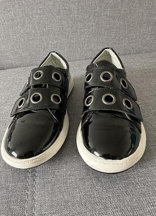 Туфлі лаковані 35 р