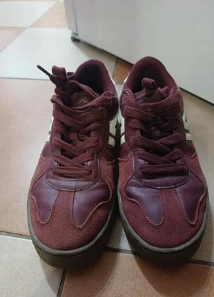 Кроссовки стильные бордовые трендовые