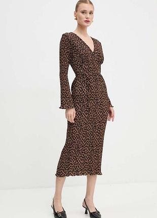Стильное платье плиссе миди в леопардовый принт