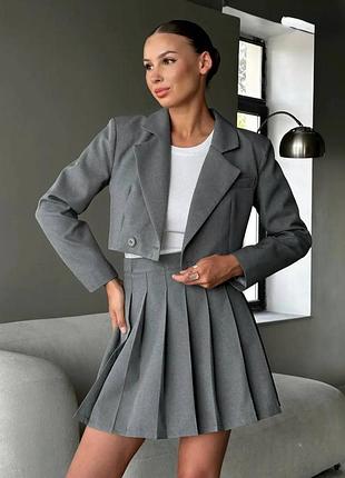 Женский костюм