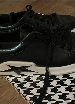 Натуральные черные кожаные крассовки