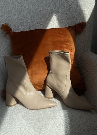 Ботильйони жіночі,беж., 37 р., reserved,