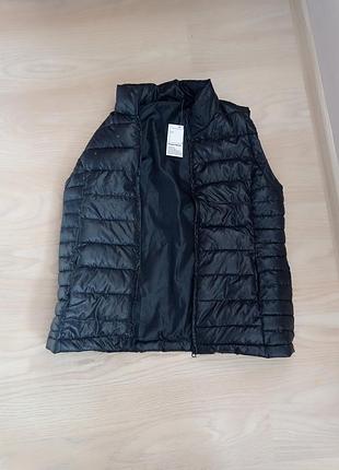 Стильна чорна жилетка