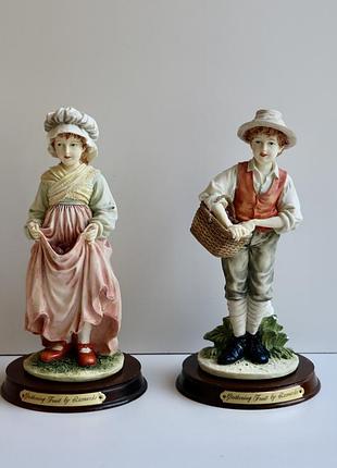 Статуэтки коллекционные gathering fruit by leonardo винтаж
