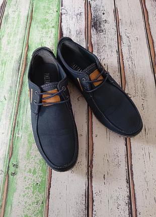 Качественные шорты, туфли для мальчика размер 36