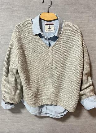Светр від крутого бренду в гарному стані