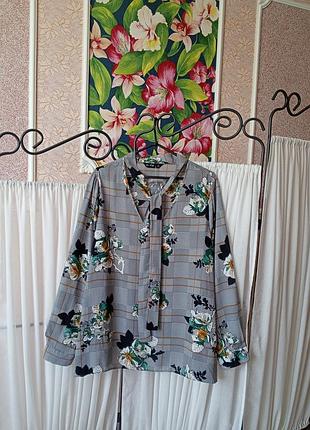 Красива блуза в гусячу лапку з квітами f&f.