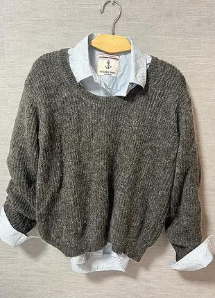 Светрик хорошого бренду