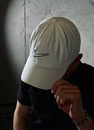 Кепка от nike nsw белая