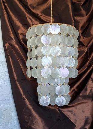 Люстра з перламутрових мушель ручної роботи