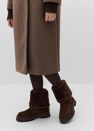 Замшеві шоколадні чоботи з хутром нові