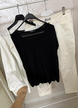 Костюм трійка футболка чорна кофта на завязках кардиган худі світшот джинси молочні білі стрейчеві