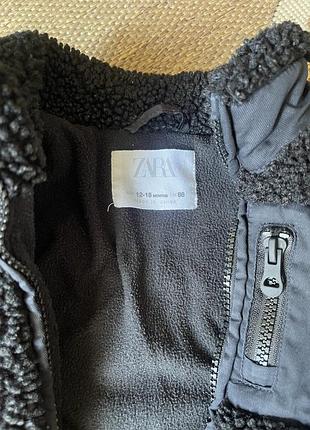 Дитяча демісезонна куртка чорного кольору на вік 12-18 міс