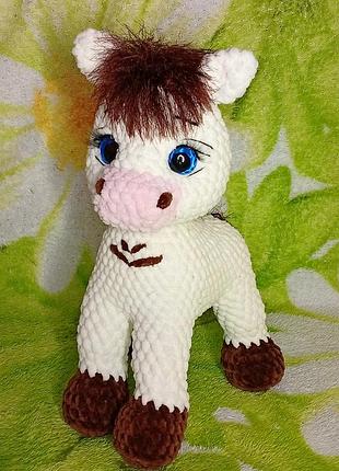 Лошадка из плюшевой пряжи связана крючком