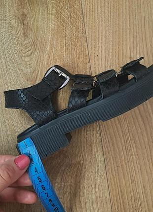 Чёрные босоножки для девочки 6