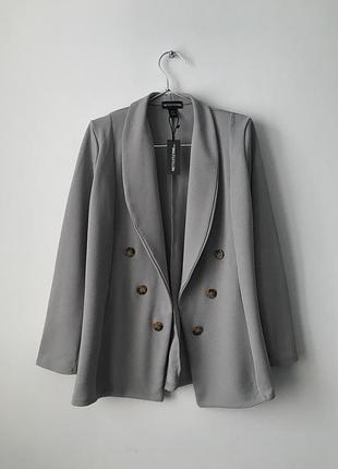 Новий двобортний блейзер без застібок prettylittlething світло-сірий піджак сірий жакет без застібки розмір xxs uk 4 eu 32