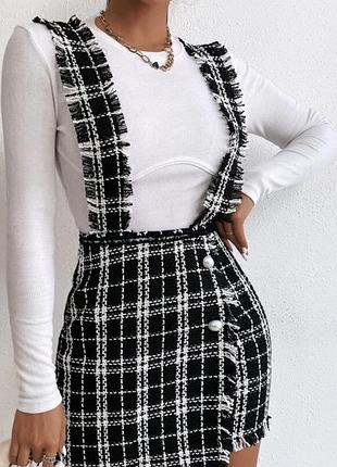 Стильний сарафан в клітинку