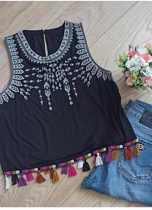 Укороченная майка с вышивкой