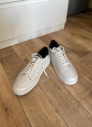 Білі шкіряні кросівки vagabond