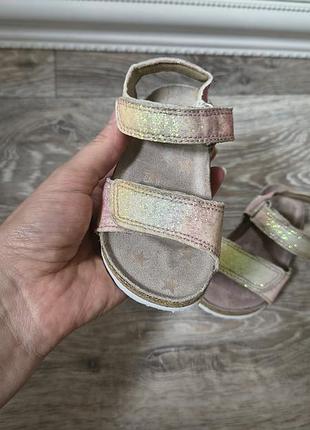 Босоніжки дитячі