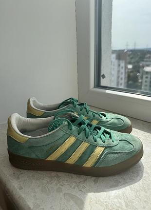 Кросівки «adidas»