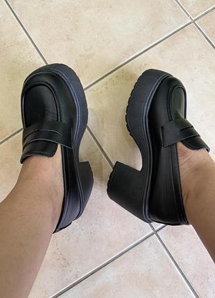 Туфлі на каблуку